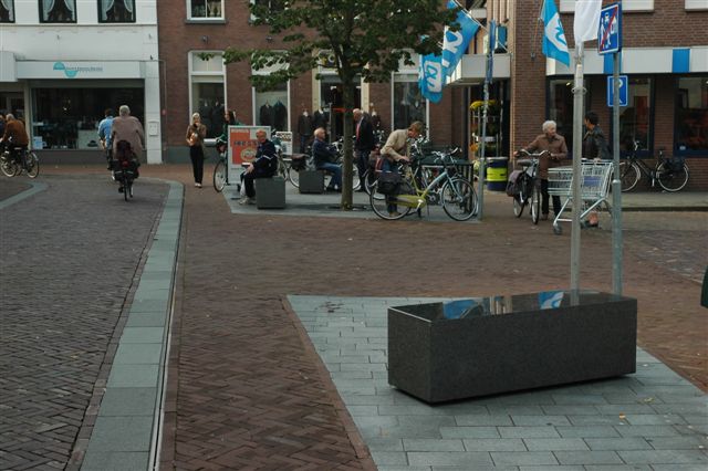 foto van een koppeling tussen straatbeeld en woonerf